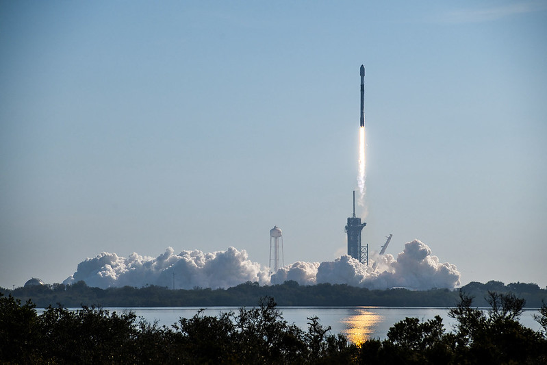 Falcon 9 lofts 27 Starlinks on Group 15-25 as the V2 Mini era winds down